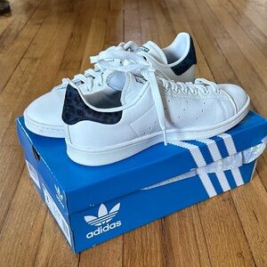 Adidas Women’s Sam Smith Sneakers Size 8